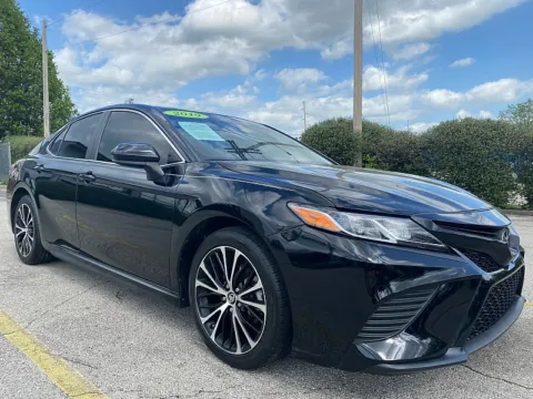 Black 2019 Toyota Camry 4d Sedan SE for sale in Frankfort, KY