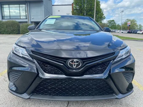 Photos of 2019 Toyota Camry 4d Sedan SE for sale in Frankfort, KY at EZ Car Connection