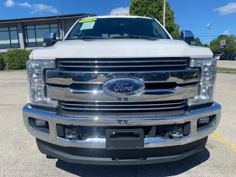 Photos of 2019 Ford Super Duty F-250 Crew Cab Lariat for sale in Frankfort, KY at EZ Car Connection