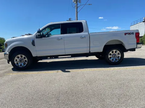 More photos of 2019 Ford Super Duty F-250 Crew Cab Lariat at EZ Car Connection, KY