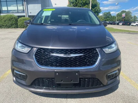 Photos of 2023 Chrysler Pacifica Touring L FWD for sale in Frankfort, KY at EZ Car Connection