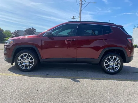 More photos of 2022 Jeep Compass Latitude Lux 4x4 at EZ Car Connection, KY