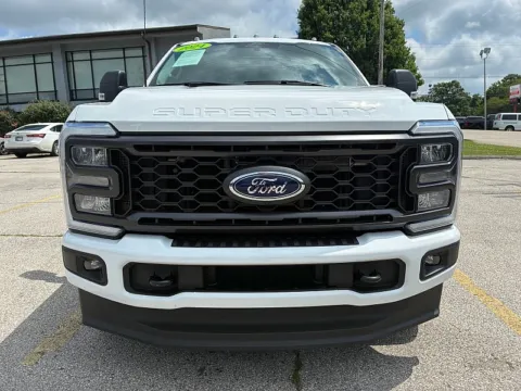 Photos of 2024 Ford Super Duty F-250 XLT Crew Cab SRW 6.75' Box for sale in Frankfort, KY at EZ Car Connection