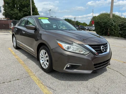 Brown 2016 Nissan Altima 4d Sedan 2.5L S for sale in Frankfort, KY