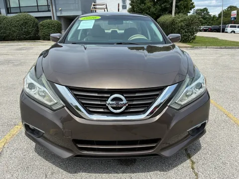 Photos of 2016 Nissan Altima 4d Sedan 2.5L S for sale in Frankfort, KY at EZ Car Connection
