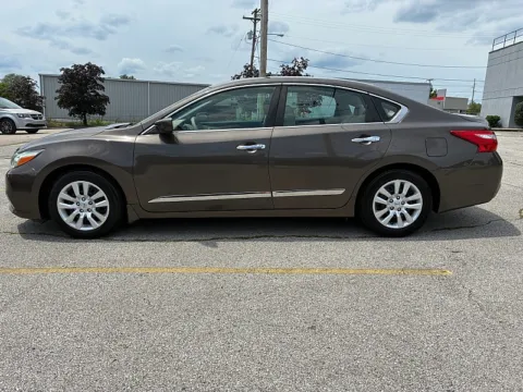 More photos of 2016 Nissan Altima 4d Sedan 2.5L S at EZ Car Connection, KY