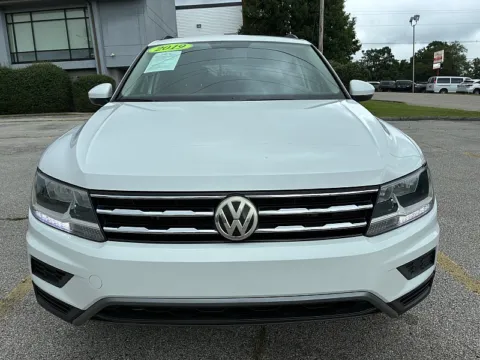 Photos of 2019 Volkswagen Tiguan 4d SUV SE for sale in Frankfort, KY at EZ Car Connection