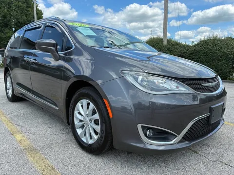 Gray 2018 Chrysler Pacifica 4d Wagon Touring L for sale in Frankfort, KY