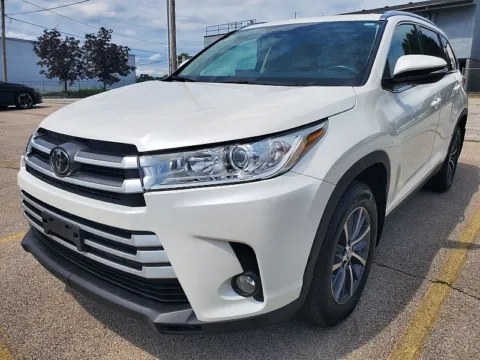 White 2019 Toyota Highlander 4d SUV AWD XLE for sale in Frankfort, KY