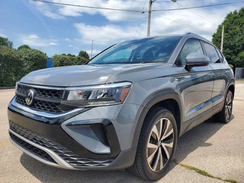 Gray 2022 Volkswagen Taos SE 4MOTION for sale in Frankfort, KY