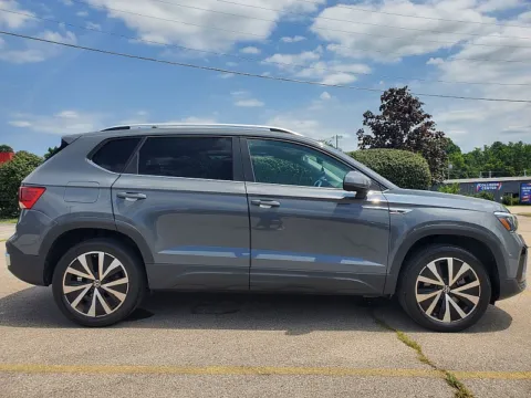 More photos of 2022 Volkswagen Taos SE 4MOTION at EZ Car Connection, KY