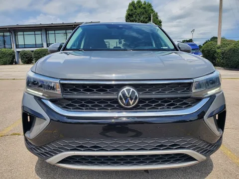 More photos of 2022 Volkswagen Taos SE 4MOTION at EZ Car Connection, KY