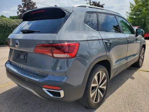 More photos of 2022 Volkswagen Taos SE 4MOTION at EZ Car Connection, KY