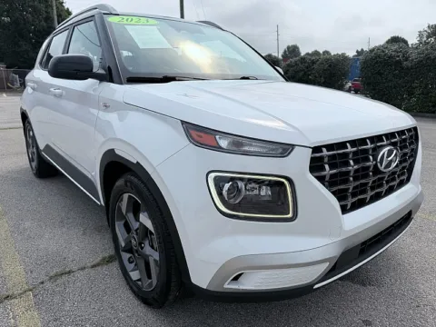 White 2023 Hyundai Venue Limited IVT for sale in Frankfort, KY