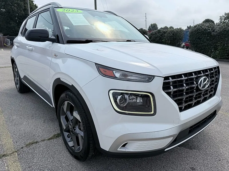 White 2023 Hyundai Venue Limited IVT for sale in Frankfort, KY