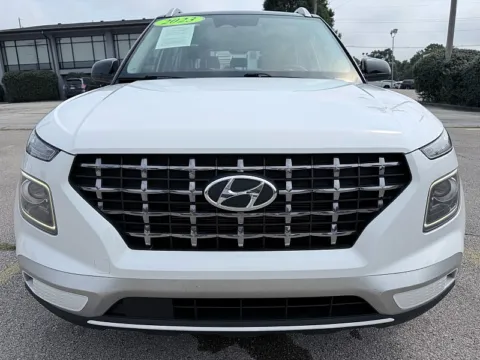 Photos of 2023 Hyundai Venue Limited IVT for sale in Frankfort, KY at EZ Car Connection