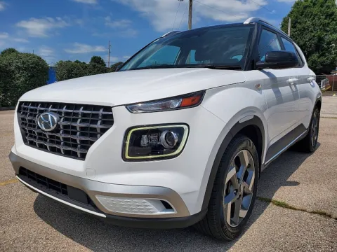 White 2023 Hyundai Venue Limited IVT for sale in Frankfort, KY