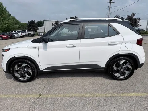 More photos of 2023 Hyundai Venue Limited IVT at EZ Car Connection, KY
