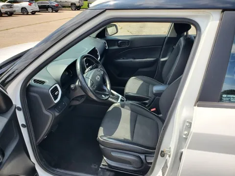 More photos of 2023 Hyundai Venue Limited IVT at EZ Car Connection, KY