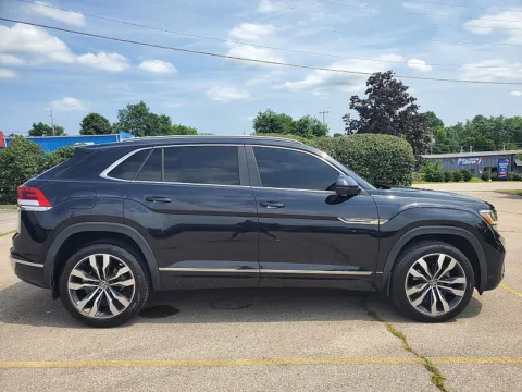 More photos of 2020 Volkswagen Atlas Cross Sport 3.6L V6 SEL R-Line 4MOTION at EZ Car Connection, KY