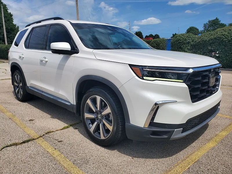 White 2023 Honda Pilot Elite AWD for sale in Frankfort, KY