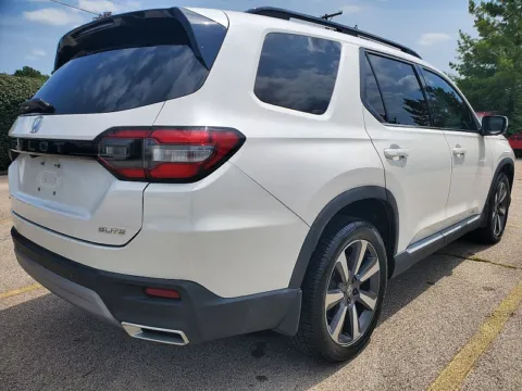 More photos of 2023 Honda Pilot Elite AWD at EZ Car Connection, KY