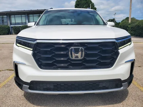 Another view of 2023 Honda Pilot Elite AWD for sale in Frankfort, KY at EZ Car Connection