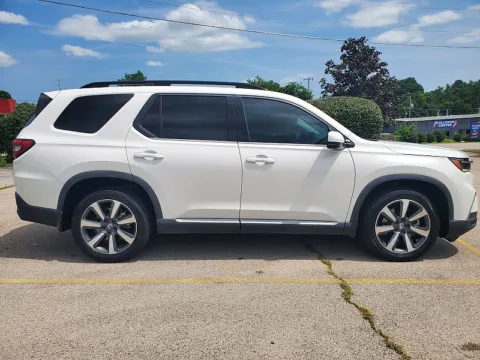 More photos of 2023 Honda Pilot Elite AWD at EZ Car Connection, KY