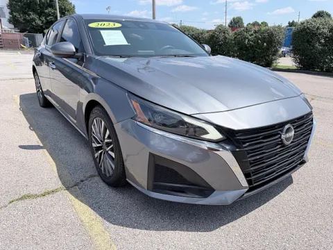 Photos of 2023 Nissan Altima 2.5 SV Sedan for sale in Frankfort, KY at EZ Car Connection