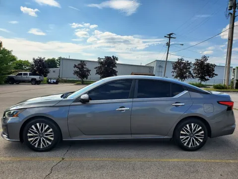 Photos of 2023 Nissan Altima 2.5 SV Sedan for sale in Frankfort, KY at EZ Car Connection