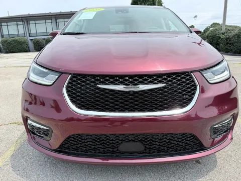 More photos of 2023 Chrysler Pacifica Touring L FWD at EZ Car Connection, KY
