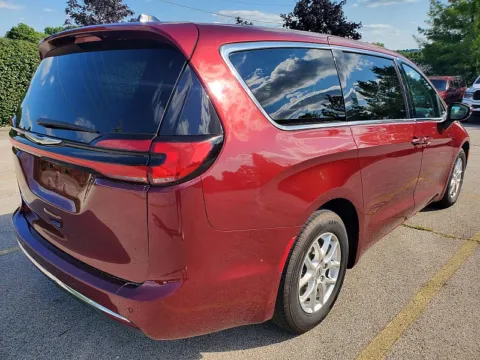 More photos of 2023 Chrysler Pacifica Touring L FWD at EZ Car Connection, KY
