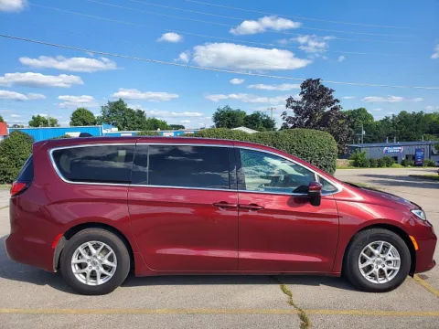 More photos of 2023 Chrysler Pacifica Touring L FWD at EZ Car Connection, KY