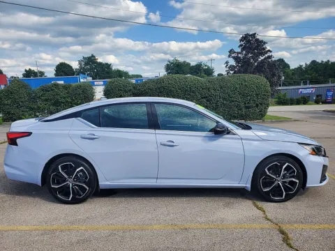 Another view of 2023 Nissan Altima 2.5 SR Sedan for sale in Frankfort, KY at EZ Car Connection