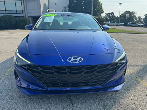 Photos of 2023 Hyundai Elantra SEL IVT for sale in Frankfort, KY at EZ Car Connection