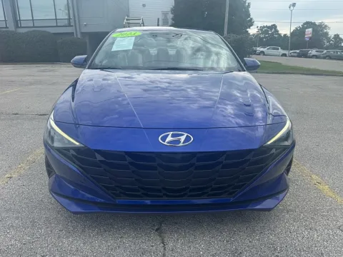 Photos of 2023 Hyundai Elantra SEL IVT for sale in Frankfort, KY at EZ Car Connection