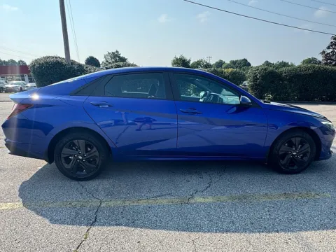 More photos of 2023 Hyundai Elantra SEL IVT at EZ Car Connection, KY