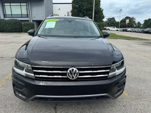 Photos of 2020 Volkswagen Tiguan 4d SUV SEL 4Motion for sale in Frankfort, KY at EZ Car Connection