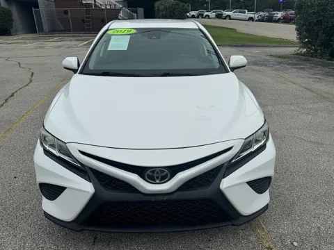 Photos of 2019 Toyota Camry 4d Sedan SE for sale in Frankfort, KY at EZ Car Connection