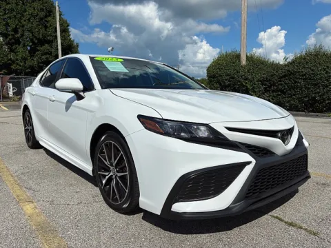 White 2023 Toyota Camry SE Auto for sale in Frankfort, KY