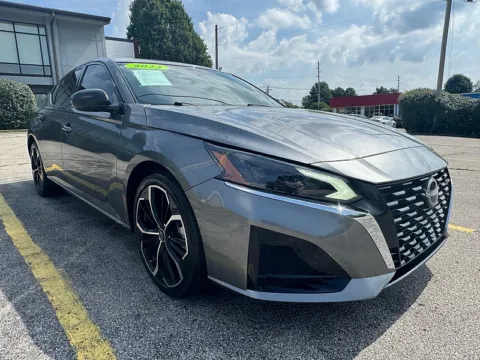 Gray 2023 Nissan Altima 2.5 SR Sedan for sale in Frankfort, KY