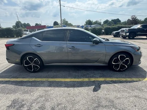 More photos of 2023 Nissan Altima 2.5 SR Sedan at EZ Car Connection, KY