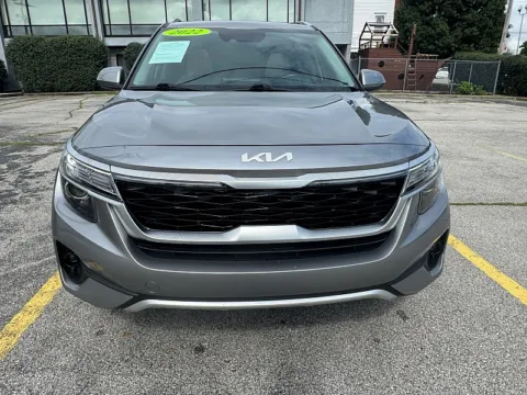 Photos of 2022 Kia Seltos EX IVT AWD for sale in Frankfort, KY at EZ Car Connection