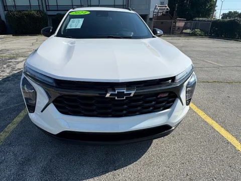 Photos of 2024 Chevrolet Trax FWD 4dr 2RS for sale in Frankfort, KY at EZ Car Connection