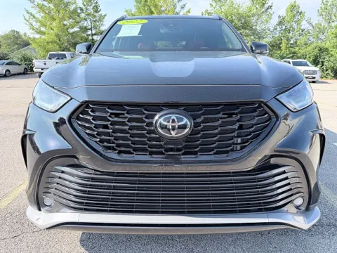Photos of 2022 Toyota Highlander XSE FWD for sale in Frankfort, KY at EZ Car Connection