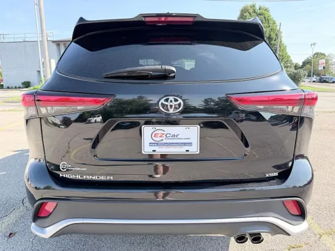 More photos of 2022 Toyota Highlander XSE FWD at EZ Car Connection, KY