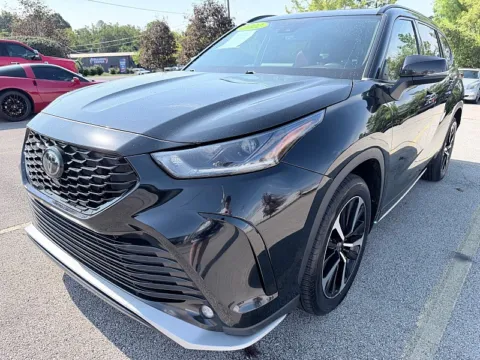 Another view of 2022 Toyota Highlander XSE FWD for sale in Frankfort, KY at EZ Car Connection