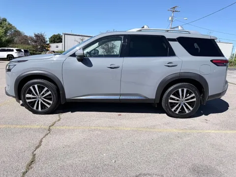 More photos of 2023 Nissan Pathfinder Platinum 4WD at EZ Car Connection, KY