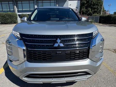 Photos of 2024 Mitsubishi Outlander SE Black Edition FWD for sale in Frankfort, KY at EZ Car Connection