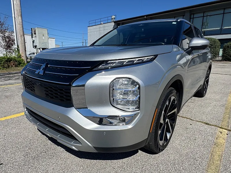 Silver 2024 Mitsubishi Outlander SE Black Edition FWD for sale in Frankfort, KY